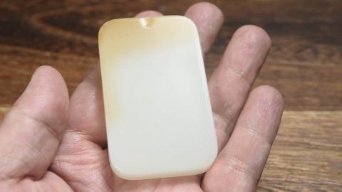 和田玉颜色发黄是因为品质差吗?